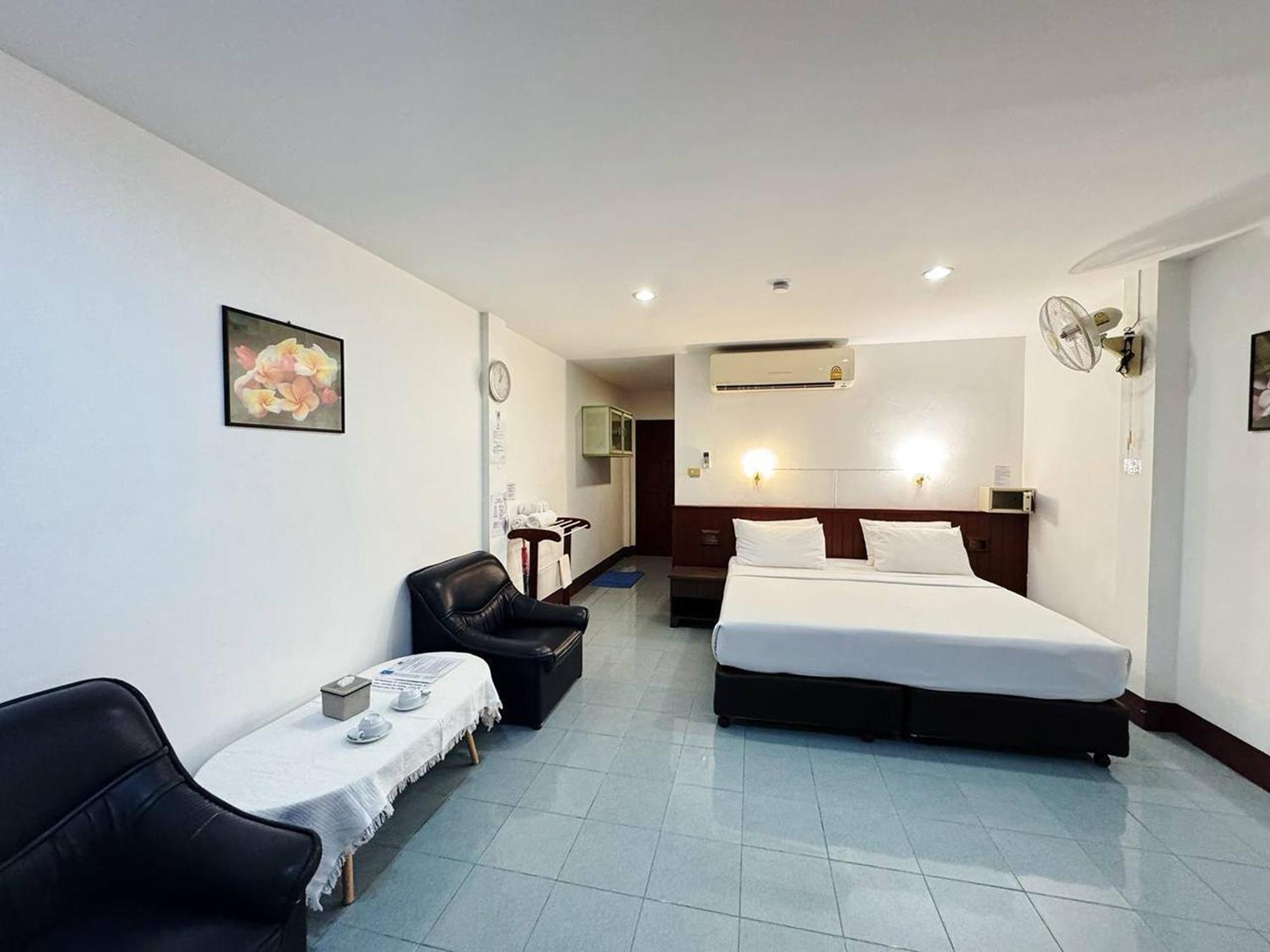 Rabbit Mansion Patong Hotel Ngoại thất bức ảnh
